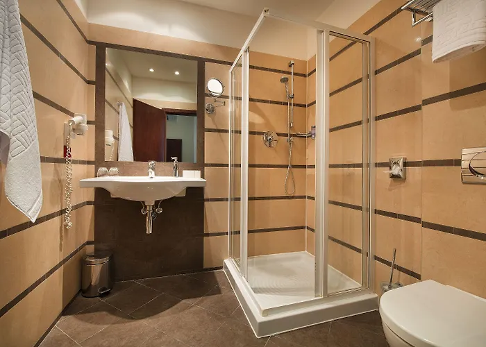 إي ايه داون تاون