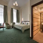 Ea Downtown 4*
