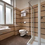Ea Downtown 4*