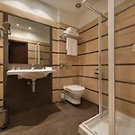 Hotell Ea Downtown 4*