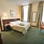 Ea Downtown 4*