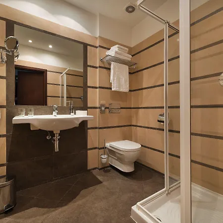 מלון Ea Downtown 4*