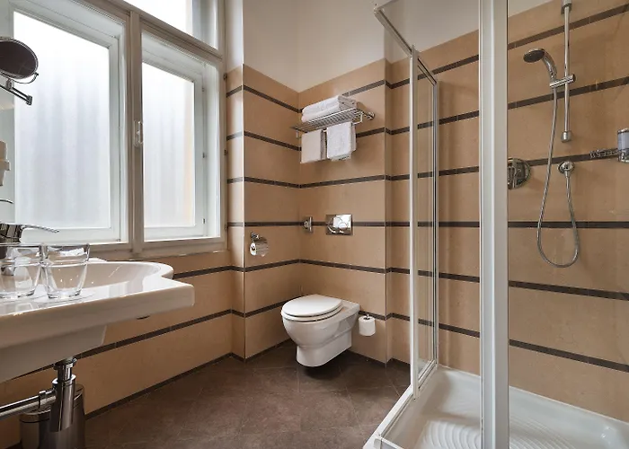 Ea Downtown 4*