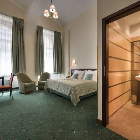 Ea Downtown 4*