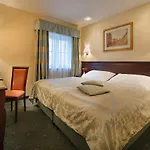 מלון Ea Downtown 4*